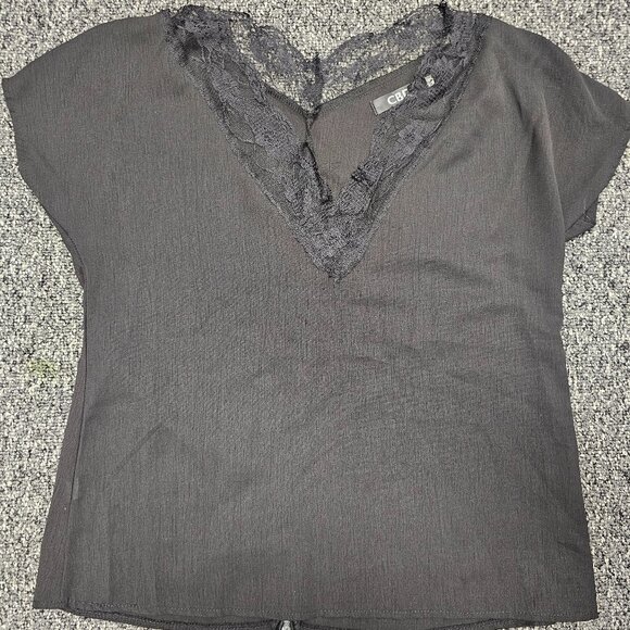 BOGO 🎀 BUNDLE OF 2 Lace accent tops- Size Large - Picture 2 of 9